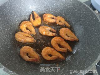 炒虾的华丽升级——避风塘炒虾的做法步骤：5