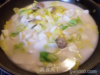 鲮鱼饼虾仁汤年糕的做法步骤：7