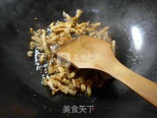 猪肉粉丝煮蒿菜的做法步骤：4