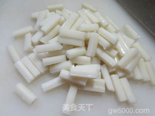 包心菜鸡腿煮年糕的做法步骤：2