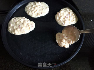 蟹肉鱼肠洋葱鸡蛋饼的做法步骤：8