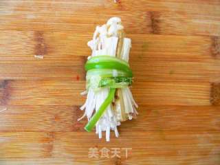 豆干金针菇菜卷的做法步骤：4