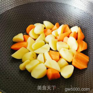 牛腩烧土豆和胡萝卜的做法步骤：11