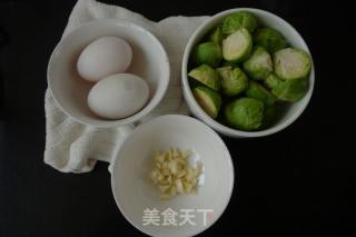 金沙小甘蓝的做法步骤：1
