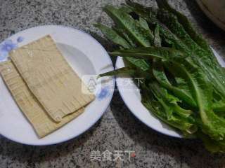 莴笋叶炒豆腐干的做法步骤：1