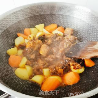 牛腩烧土豆和胡萝卜的做法步骤：15