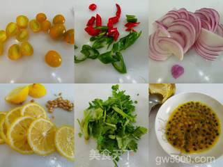 夏天必吃减脂瘦身美食，果香浓郁的酸辣柠檬大虾的做法步骤：4