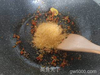 炒虾的华丽升级——避风塘炒虾的做法步骤：9