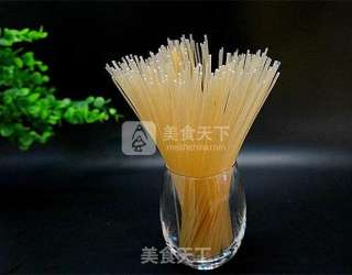 番茄牛肉煮米粉的做法步骤：1