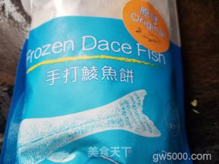鲮鱼饼虾仁汤年糕的做法步骤：4