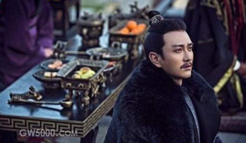 董卓死后谁伏尸大哭