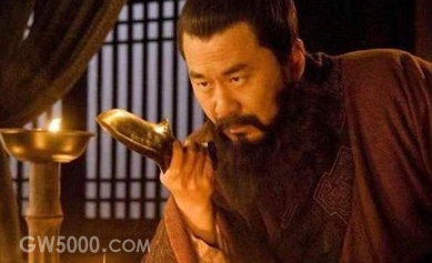 董卓和曹操有哪些区别？对待献帝的态度上有什么不同？