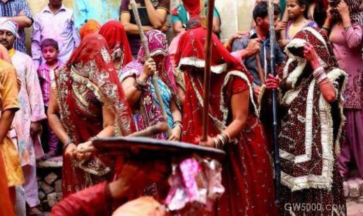 印度的“打夫节”， 每年只有这一天能尽情打丈夫出气