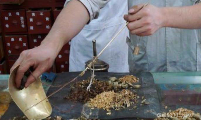 为什么古人把到药房买药说成抓药？