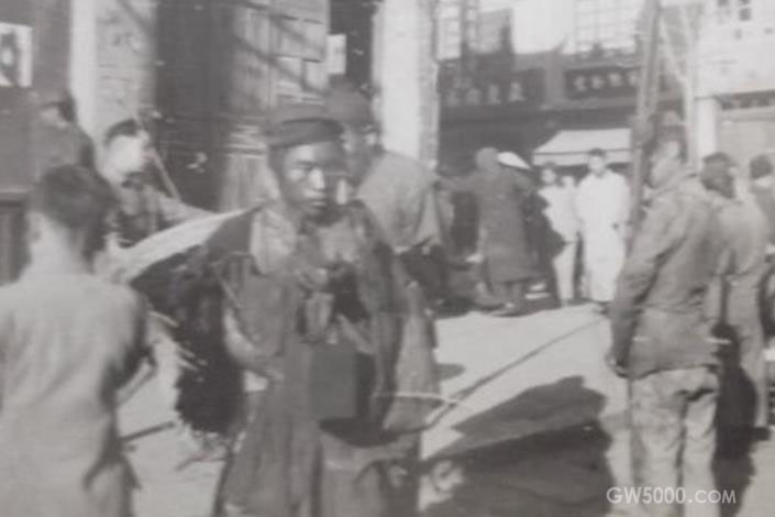 难民阿天和阿地的故事